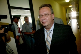 Arifa Salichova čeká výslech na policii.