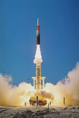 USA s raketami do Polska a ČR, ruské lodě a letouny do Karibiku.