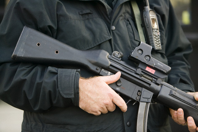 Lupiči se vydávali za policisty.