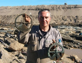 Jihoafrick&yacute; mořsk&yacute; archeolog s astrol&aacute;by z objeven&eacute;ho vraku.