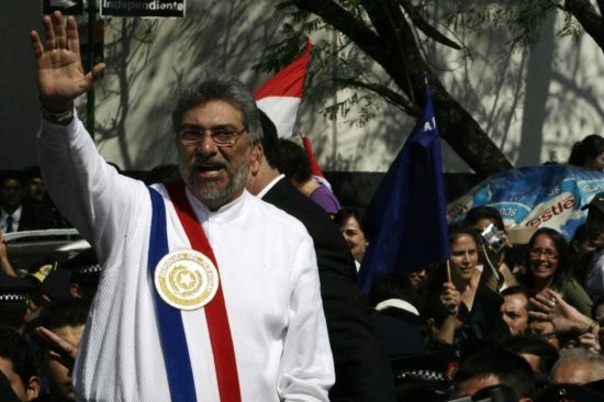 Nový prezident Paragueaye Fernando Lugo.