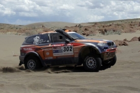Katařan N&aacute;sir Att&iacute;ja s BMW už Rallye Dakar.