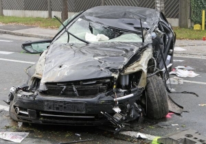 Zničený automobil Jörga Haidera.