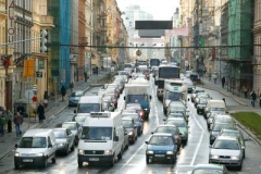 Hlavně němečtí výrobci se obávají, že striktvní horní hranice škodlivin by mnho modelů aut neúměrně zdražila. Automobilové koncerny ale mají snadný přístup do nejvyšších pater EU.