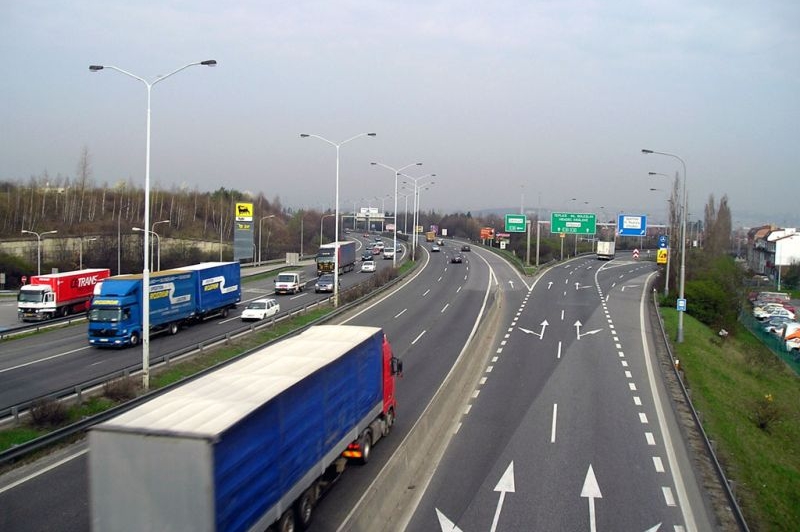 Český vozový park namísto mládnutí stárne.
