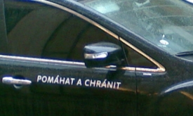 Kolem n&aacute;pisu Pom&aacute;hat a chr&aacute;nit se ihned rozpoutala diskuze.