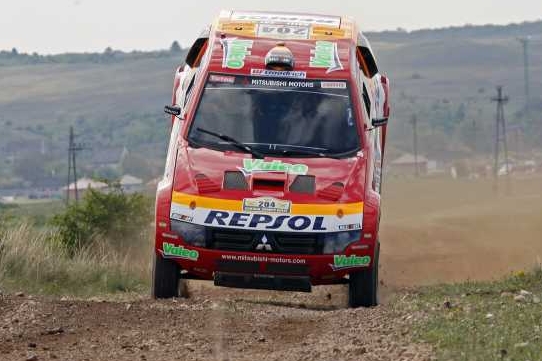 Automobilka Mitsubishi končí s dálkovými rallye.