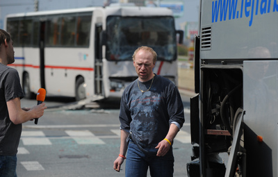 Po srážce autobusů skončilo 11 dětí v nemocnici. Po srážce autobusů skončilo 11 dětí v nemocnici.