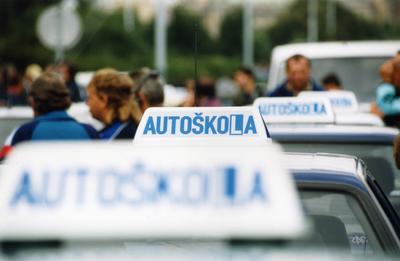 Autoškoly v Česku stát neznámkuje a jen tak nebude.