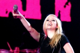 Do Prahy znovu zav&iacute;t&aacute; i punkrockov&aacute; zpěvačka Avril Lavigne.