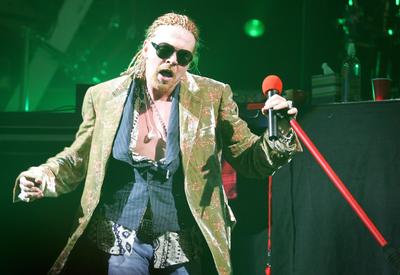 Axl Rose hrál v roce 2006 v pražské Sazka Aréně. 