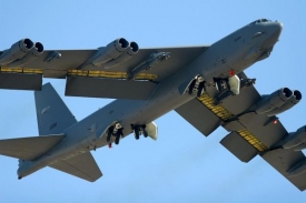 Bombardér B-52.