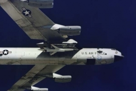 Strategický bombardér B-52 se zřítil v lednu 1968.