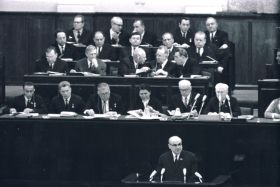 Bajbakov řeční v Moskvě roku 1968.