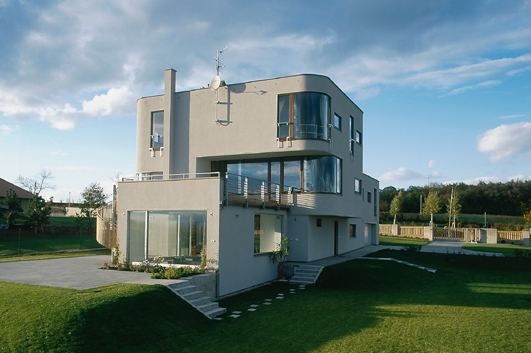 Vila v Kroměříži od architekta Svatopluka Sládečka.