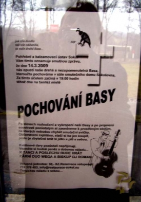 V sobotu se měla v Sokolovně pochovávat basa.