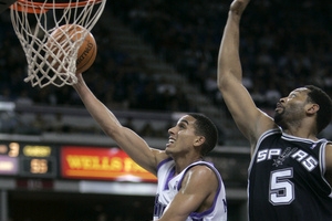 Kevin Martin ze Sacramenta proti Robertu Horrymu ze San Antonia Kevin Martin ze Sacramenta proti Robertu Horrymu ze San Antonia