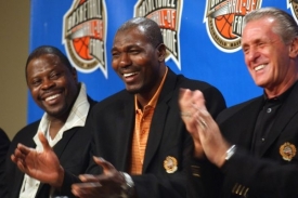 Legendy (zleva): Patrick Ewing, Hakeem Olajuwon a Pat Riley.