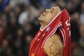 Smutný basketbalista Nymburka Blake Schilb po prohře s Vršacem.