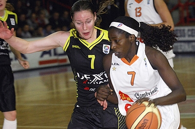 Momentka z utkání Evropské ligy Brno - Namur 93:66. Momentka z utkání Evropské ligy Brno - Namur 93:66.