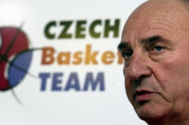Trenér ženské basketbalové reprezentace Jan Bobrovský