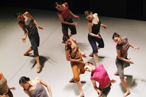 Tanečníci Batsheva Ensemble.