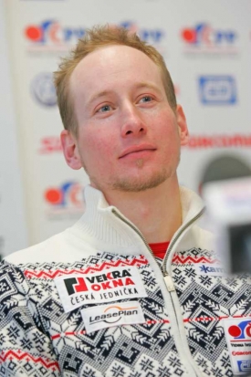 Běžec na lyž&iacute;ch Luk&aacute;&scaron; Bauer.