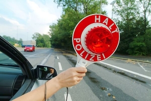 Bavorsk&aacute; policie krout&iacute; nad Becksteinov&yacute;m pivn&iacute;m v&yacute;rokem hlavou.