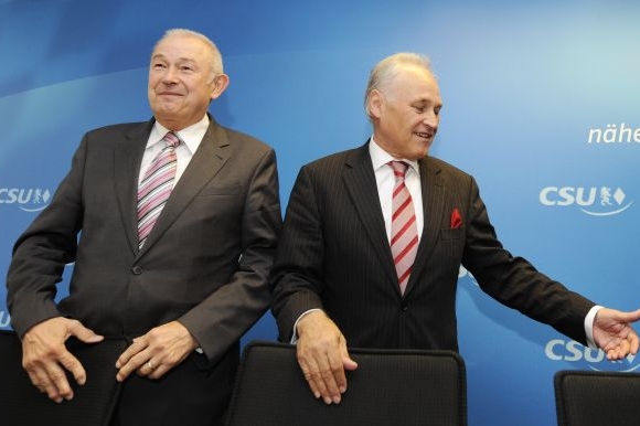 Vládcové Bavor - Beckstein a Huber. Za úsměvy nervozita.