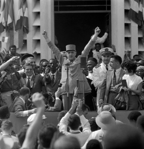 De Gaulle řečn&iacute; v Brazaville (Francouzsk&aacute; rovn&iacute;kov&aacute; Afrika), 26. 8. 59