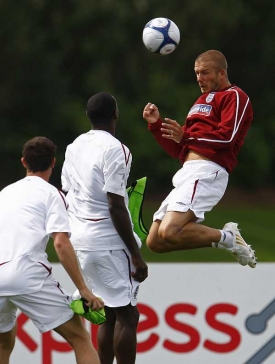 Angličan David Beckham na tréninku před duelem s Českem.