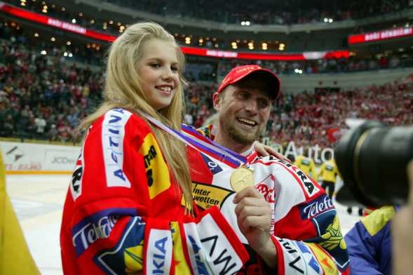 Hokejista Slavie Jaroslav Bednář (archivní snímek z dubna 2008).