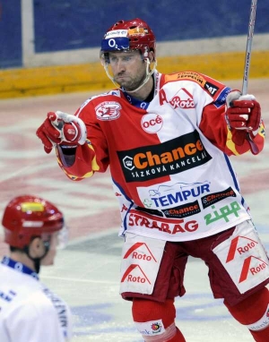 Hvězda hokejové extraligy slávista Jaroslav Bednář.