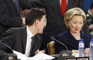 Ministryně zahraničí USA Clintonová se podivuje na bruselském jednání.