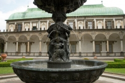 Historii skvostu renesančn&iacute; architektury přibližuje v&yacute;stava.