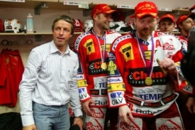 Pavel Bém má hokej rád. Na snímku v šatně mistrovské Slavie.