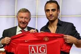 Dimitar Berbatov a sir Alex Ferguson. Berbatov je novou posilou United.