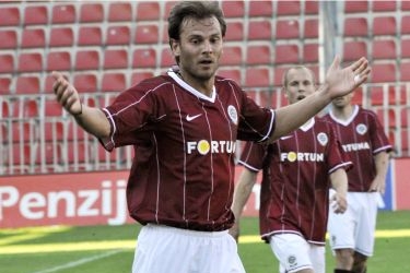 Patrik Berger v přípravném fotbalovém zápase proti Ružomberku. Patrik Berger v přípravném fotbalovém zápase proti Ružomberku.