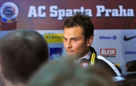 Kapit&aacute;n fotbalov&eacute; Sparty Patrik Berger na tiskov&eacute; konferenci.