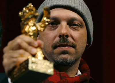 Brazilský režisér José Padilha se Zlatým medvědem za Tropa de Elite.