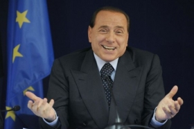 Silvio Berlusconi je v Evropě znám svými vtípky a soudními procesy.