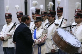 Brusel klepl Berlusconiho vl&aacute;du přes prsty.