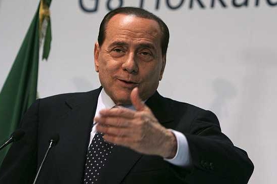 Šéf AC Milán a italský premiér Silvio Berlusconi. Všemocný muž. Šéf AC Milán a italský premiér Silvio Berlusconi. Všemocný muž.