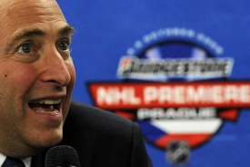Šéf hokejové NHL Gary Bettman při tiskové konferenci v Praze..