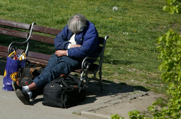 Bezdomovec zemřel neošetřen na prahu nemocnice(Ilustrační foto). Bezdomovec zemřel neošetřen na prahu nemocnice(Ilustrační foto).