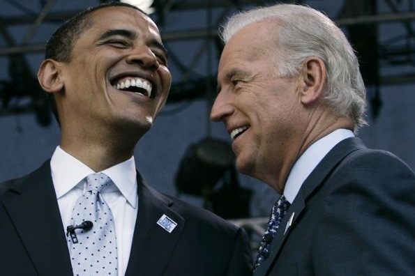 Obamova naděje - senátor Biden (vpravo).