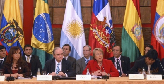 Šéfové devítí států Jižní Ameriky na summitu v chilském Santiagu.