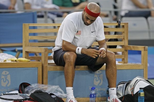 Zklamaný James Blake po prohraném semifinále s Fernandem Gonzalesem.