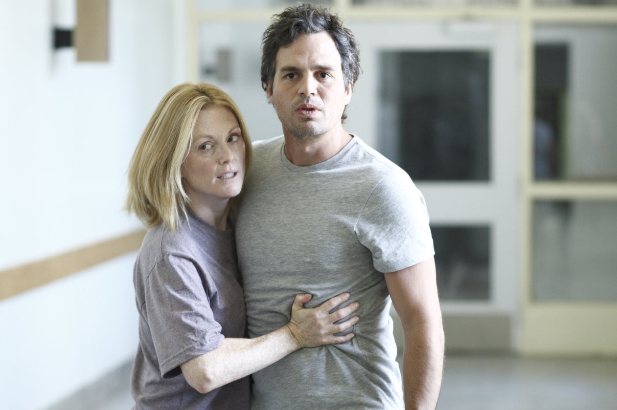 Julianne Moorová a Mark Ruffalo ve snímku Blindness. Julianne Moorová a Mark Ruffalo ve snímku Blindness.