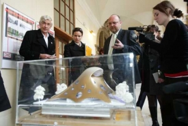 Ježek si z Kaplického chobotnice udělal senátorskou kampaň.